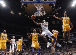 华体会网站_战术博弈与致命一击，巴萨客胜黄潜背后暴露的攻防辩证