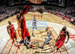 华体会体育_亚平宁绿茵激战，十人那不勒斯力克九人拉齐奥，斯皮纳佐拉与拉赫马尼联袂建功