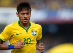 华体会官网-菜鸟弗拉格全能表现20+8+6撑起基本盘，哈珀手感冰凉7投仅4分撞墙，小理查德森20分关键输出