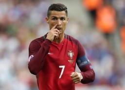 华体会官网|四大皆空，六旬穆帅何去何从？溃败夜眼神失焦，三年内第三度下课危机迫近