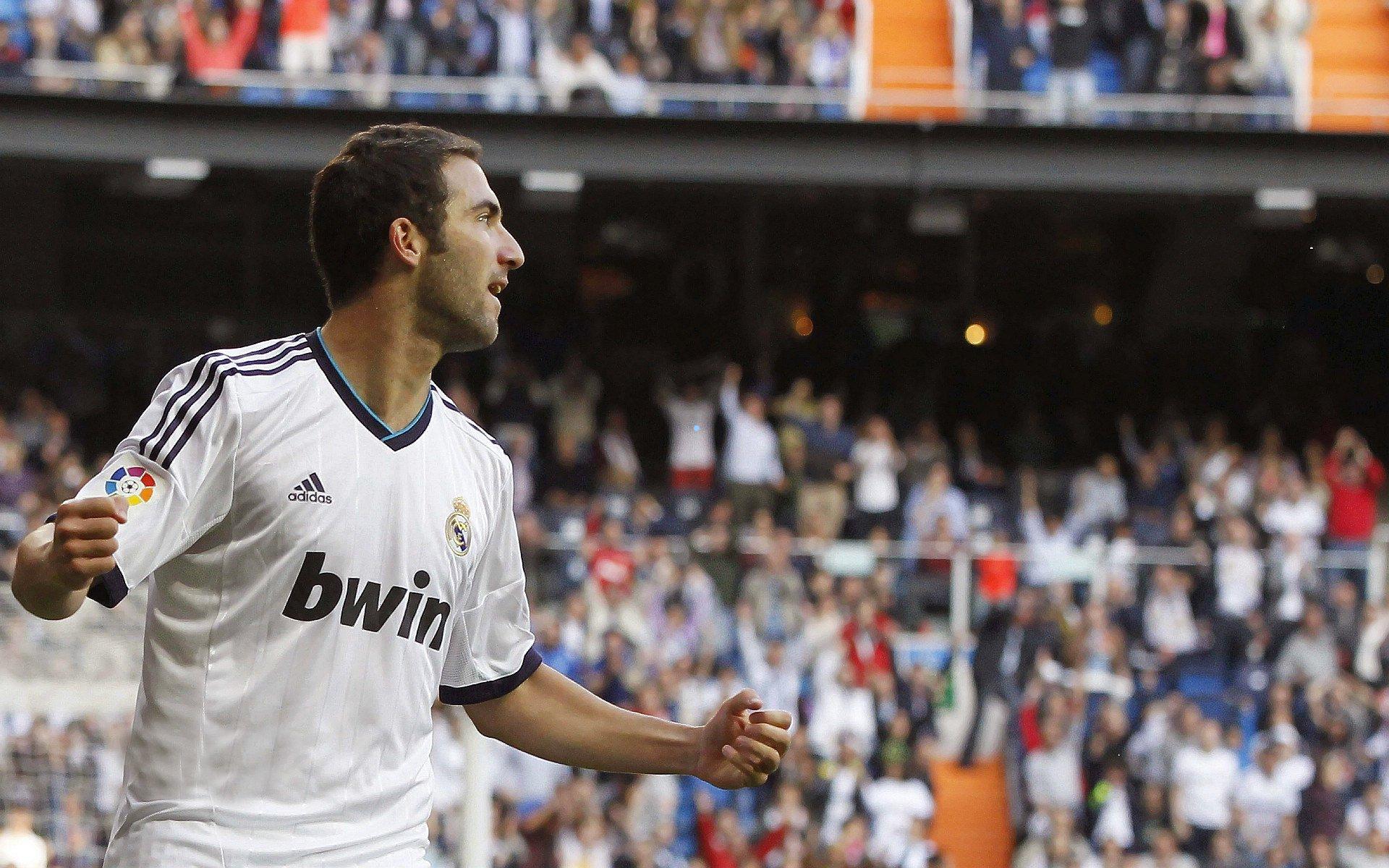 硬撼巨塔，新星崛起！杨瀚森锁死亚当斯惊艳全场，斯普利特盛赞，他完成了艰巨任务